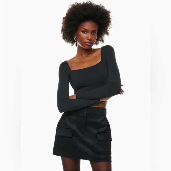 NWT Aritzia Babaton Contour Reframe Crop Top in Black Size Small - Picture 2 of 5
